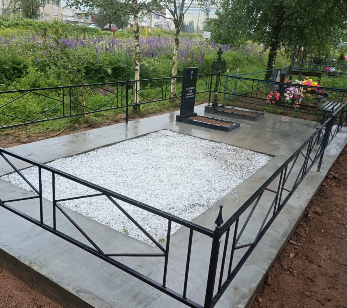 obustrojstvo-mogily-na-kladbishche