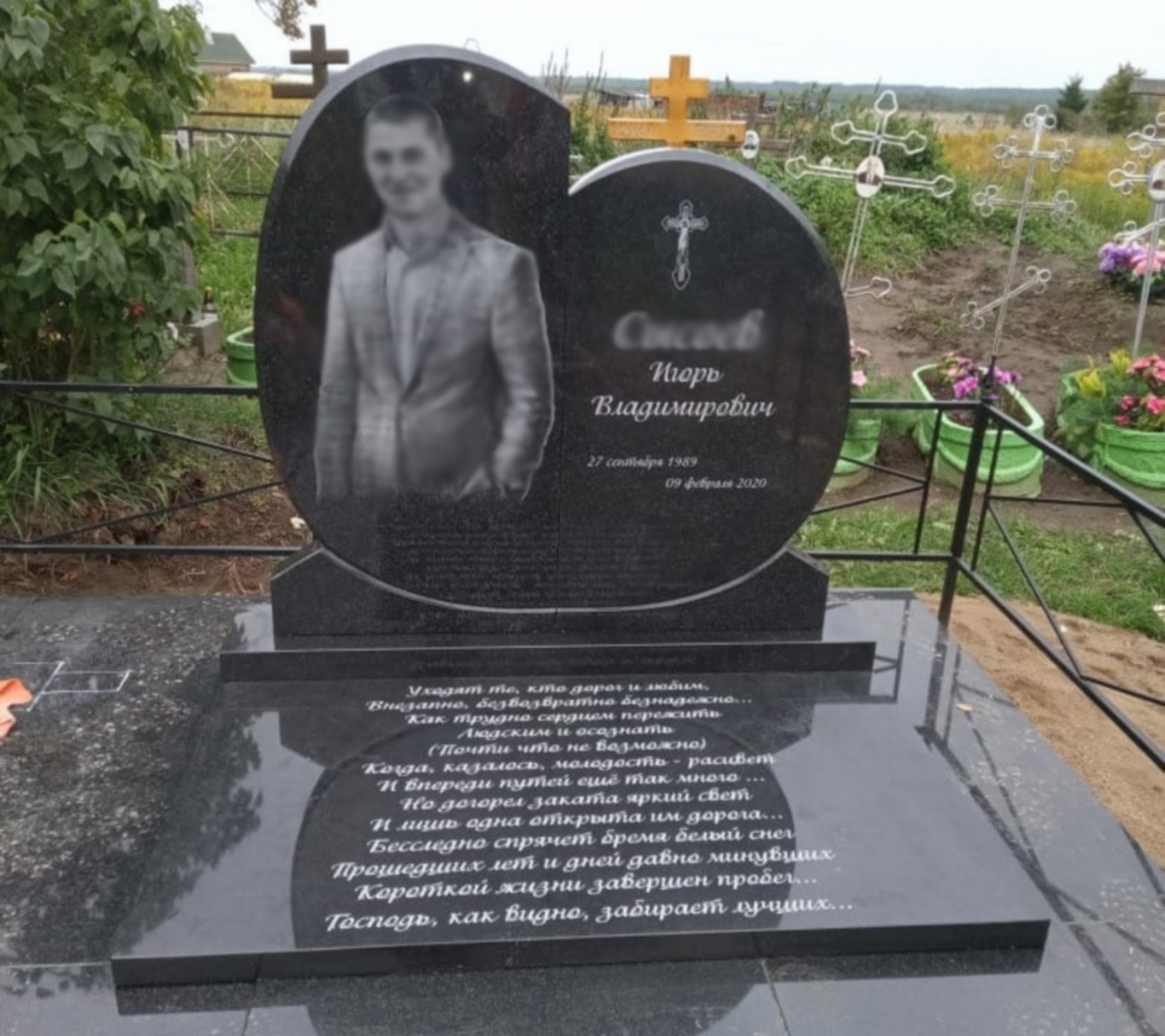 ukladka-plitki-na-mogile